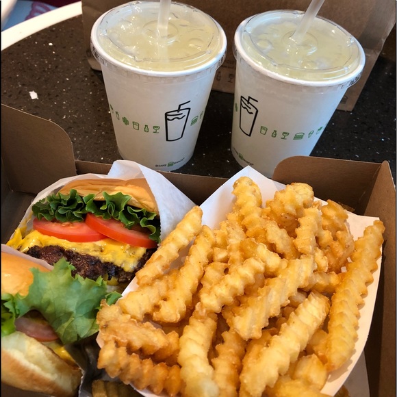 Meet your Posher, Lupita - Picture 1 of 1